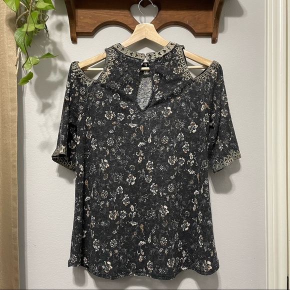 BKE Bohemian Blouse Floral Knit Cold Shoulder Embroidered Boho Women’s Small S - Picture 4 of 14
